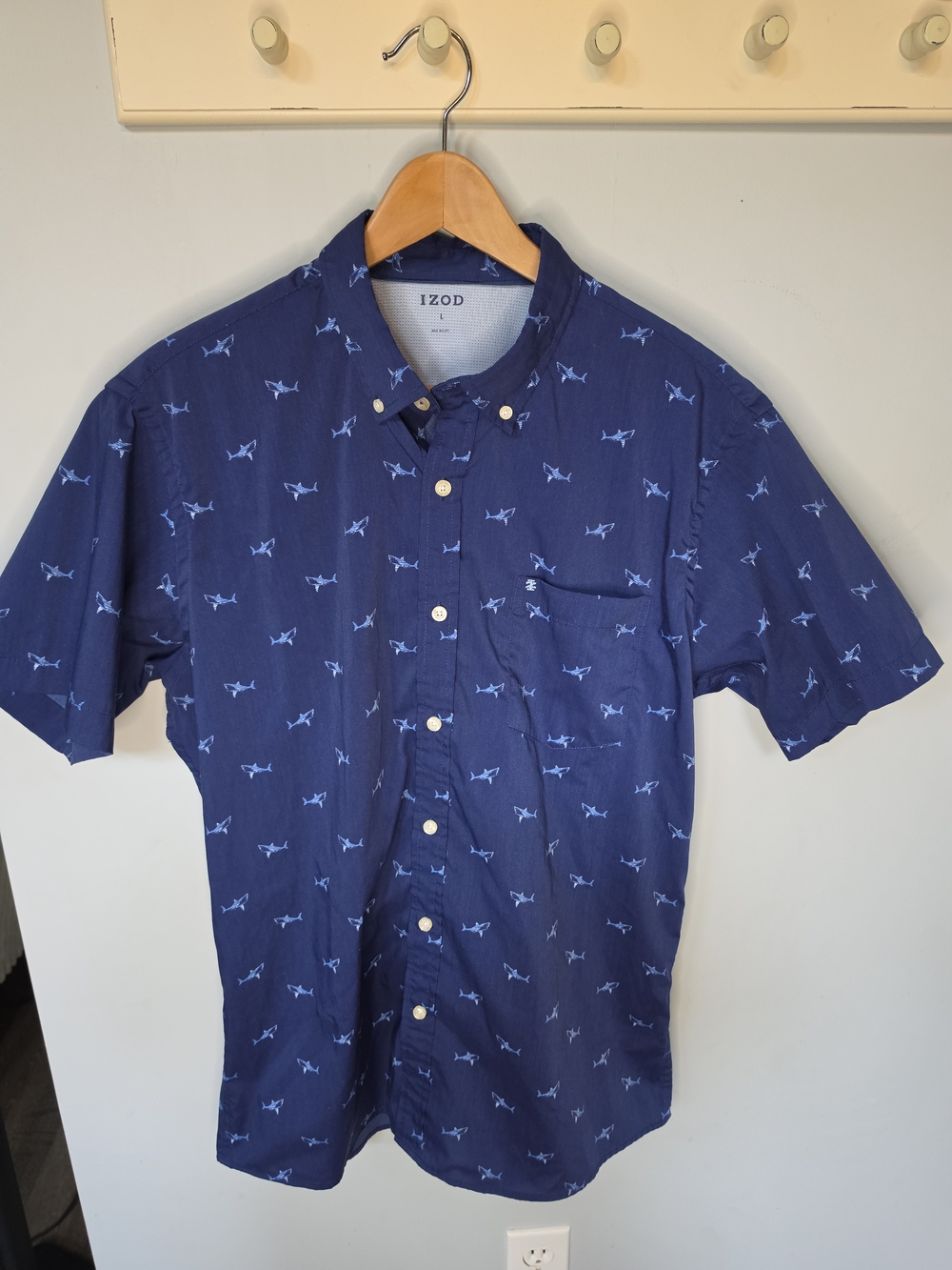 IZOD Blue Shark Print Short Sleeve Button Down Shirt Mens Large Coastal